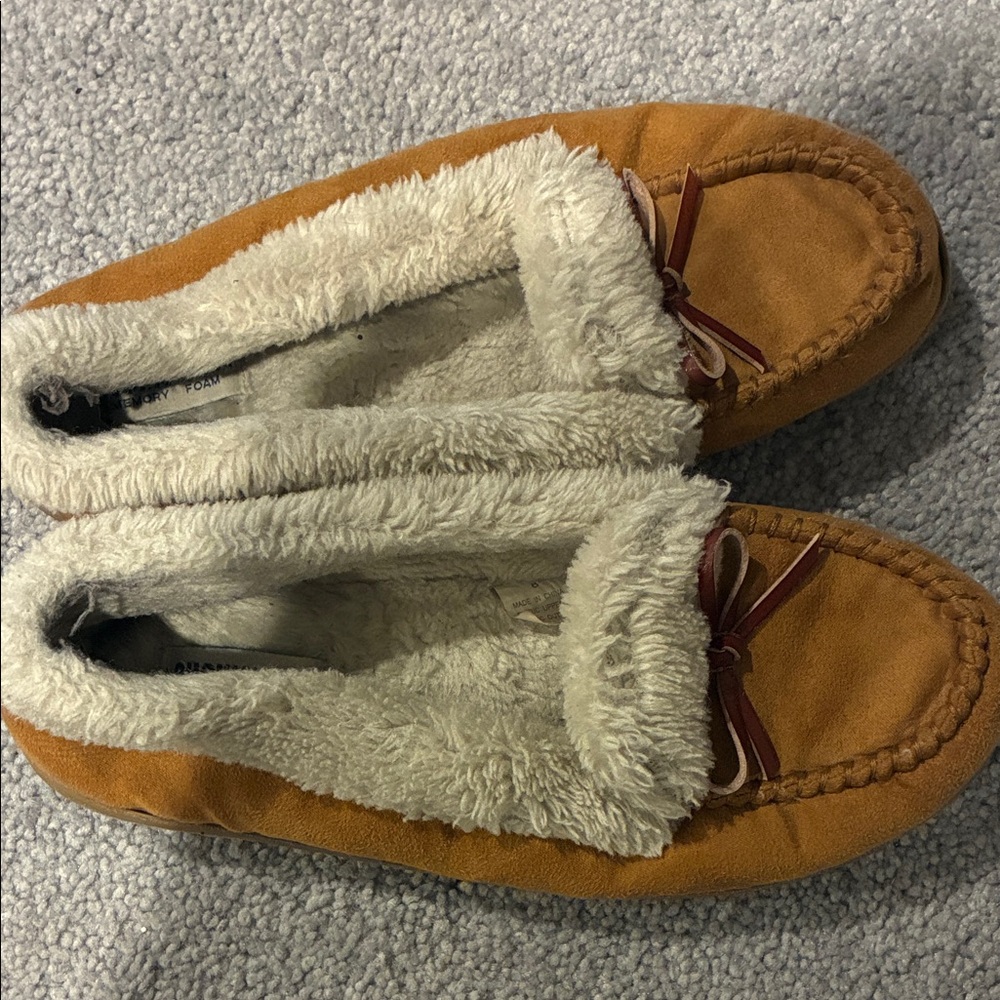 Cushionaire Cozy Tan Moccasin Slippers